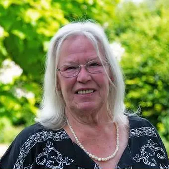 Dorothee Hölder